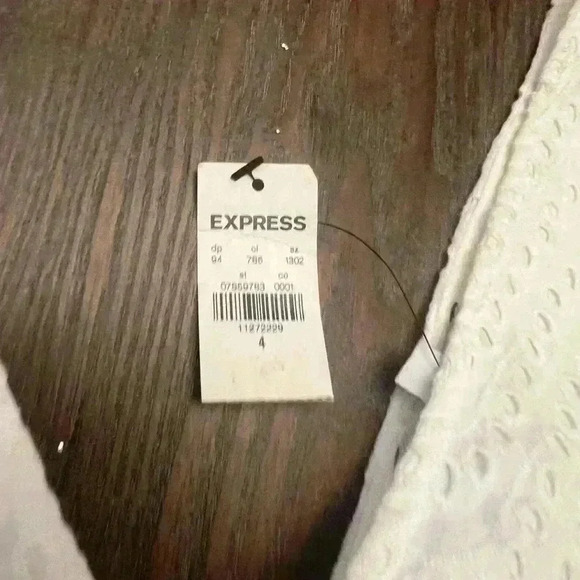 Express Romper One-Piece White Eyelet Lace Cut Out Back Pockets Size 4 - Picture 4 of 8